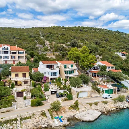 Jabuka Villa