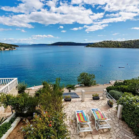 Villa Jabuka *