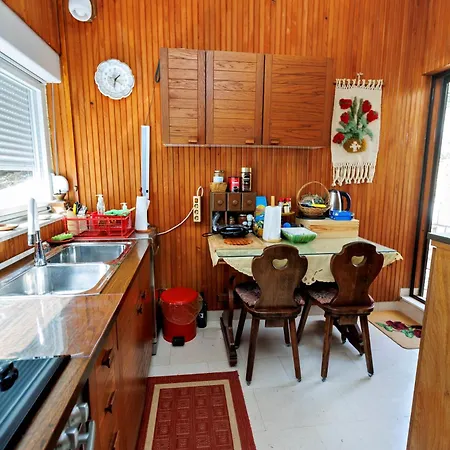 Jabuka Villa *