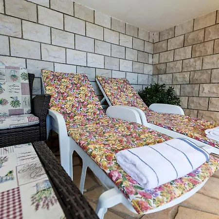 Villa Jabuka *