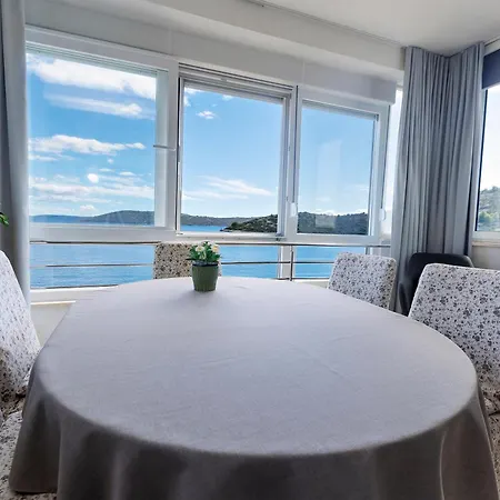 Jabuka Villa Vinišće